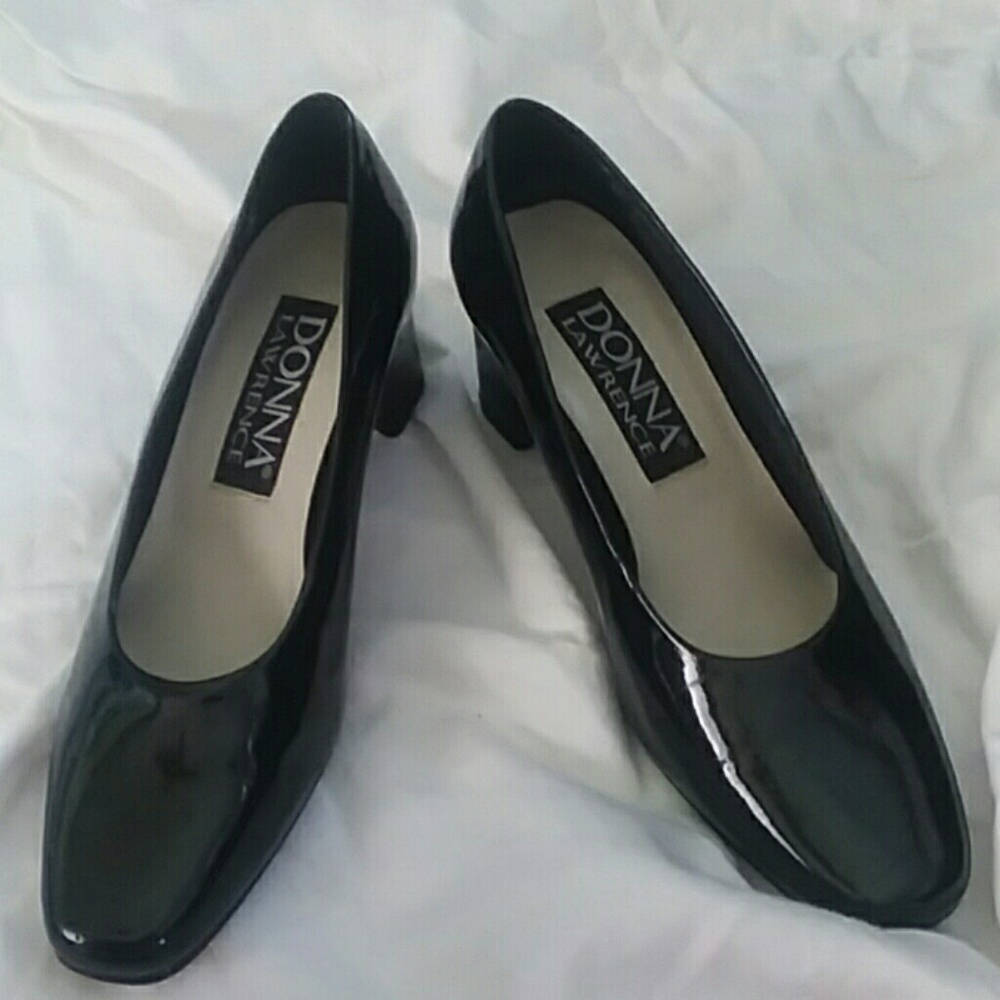 Size 8 Donna Lawrence high heels